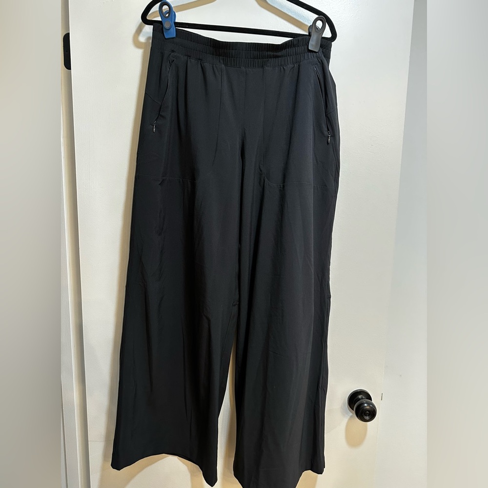 lululemon athletica Black Wide Leg Cropped Pants